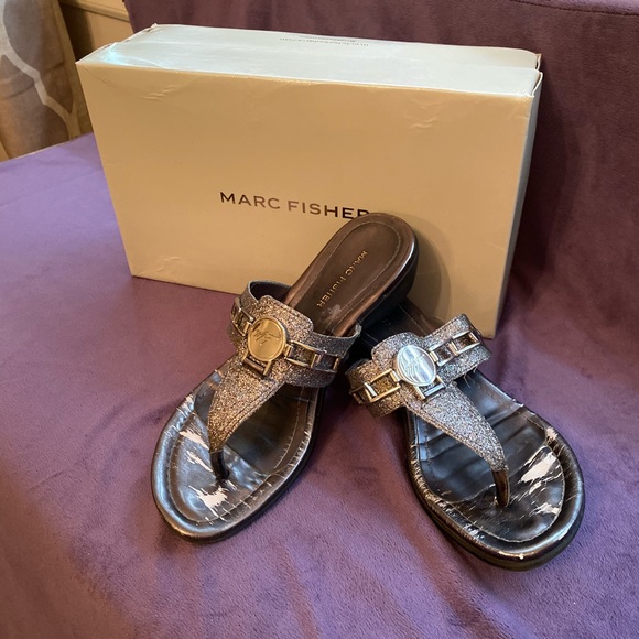 🌺 Marc Fisher Silver Sparkle ❇️ Flip Flops - Picture 2 of 5